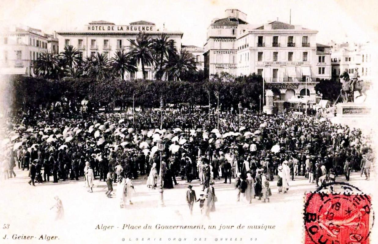 Alger - Place du Gouvernement un jour de Musique.jpg